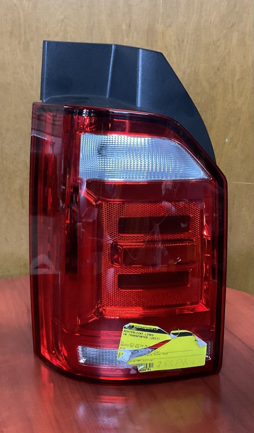NIEUW Hella LED achterlicht LINKS met lampenhouder VW Transp, Neuf, -, Origine de la pièce connue, -