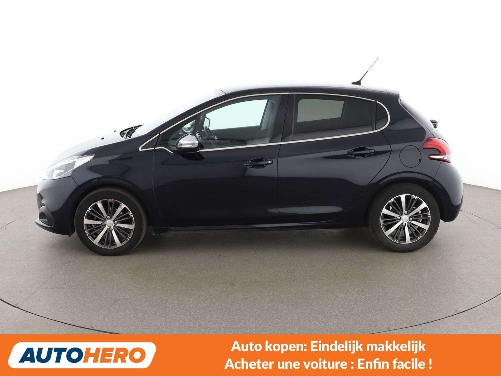 Peugeot 208 1.2 PureTech Allure (bj 2019, automaat), Stof, Gebruikt, 1199 cc, Lichtsensor