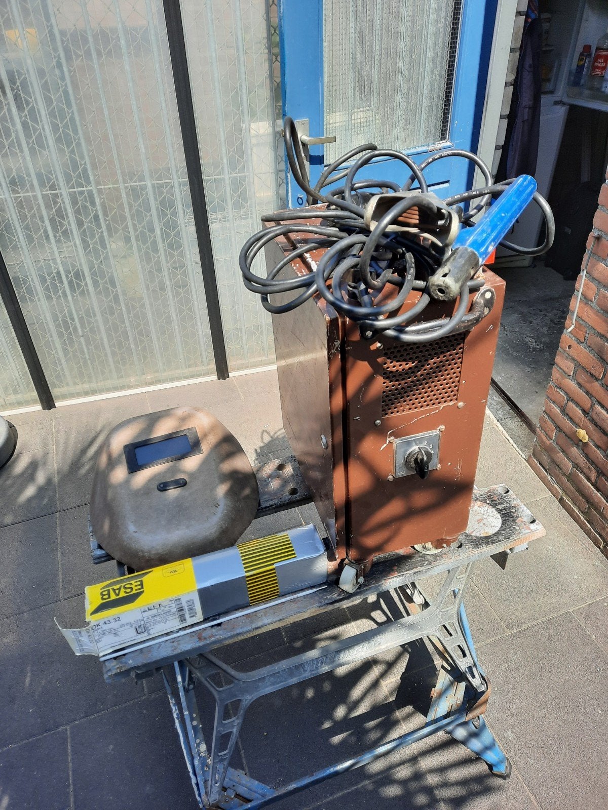 Lasapparaat 220V met laskap en electroden, Enlèvement, Utilisé, Électrodes