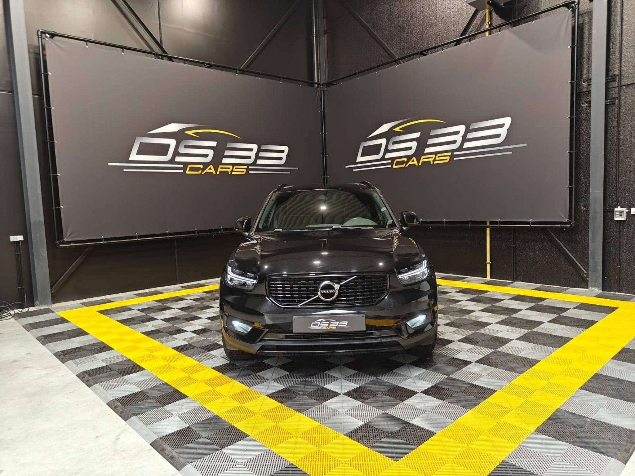 Volvo XC40 1.5 Benzine R-Design Geartronic/LED/Keyless/18"/W, Auto's, Gebruikt, Zwart, Leder, 5 zetels