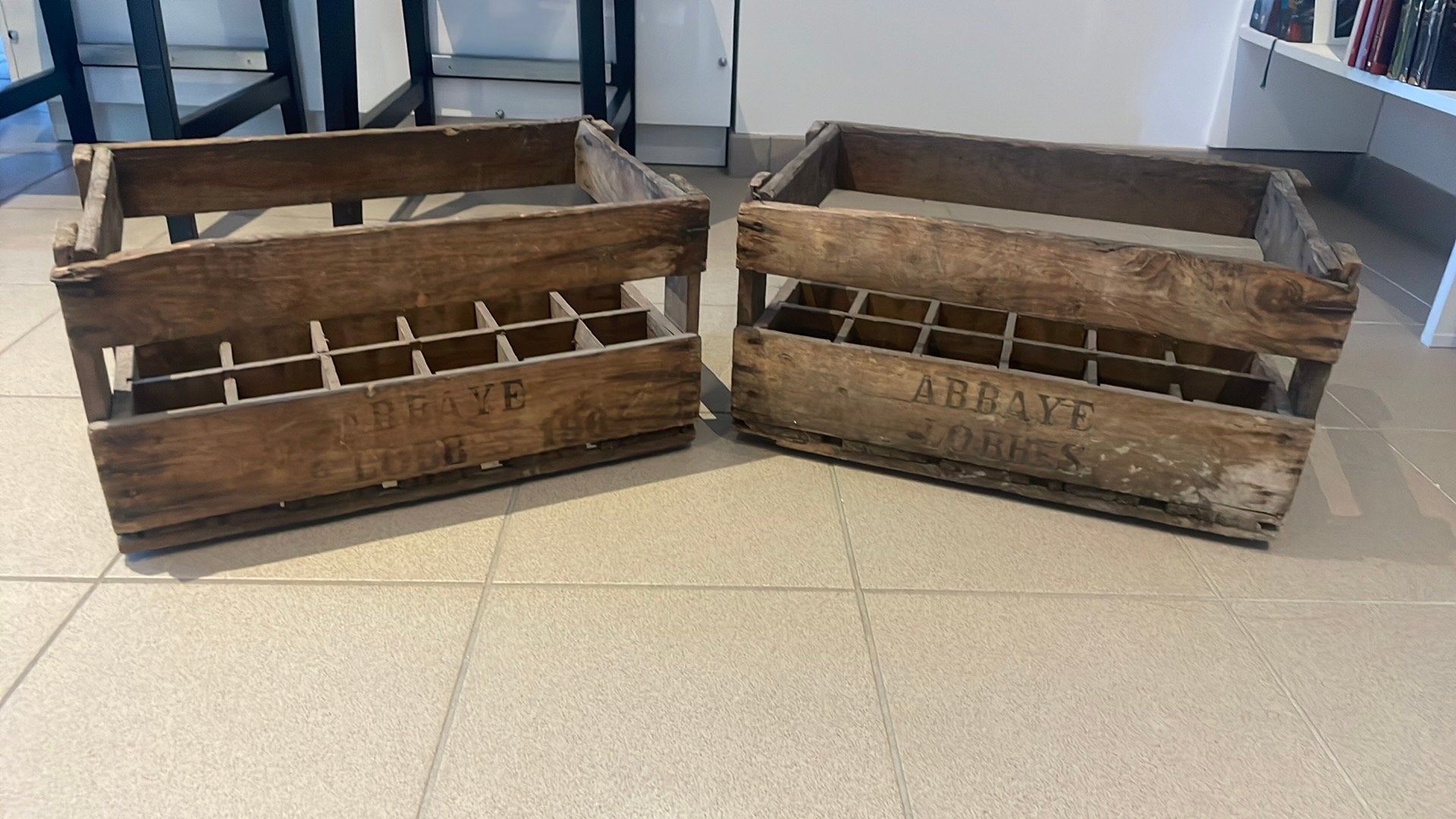 Vieux casiers de bieres abbaye de Lobbes, Enlèvement, Utilisé