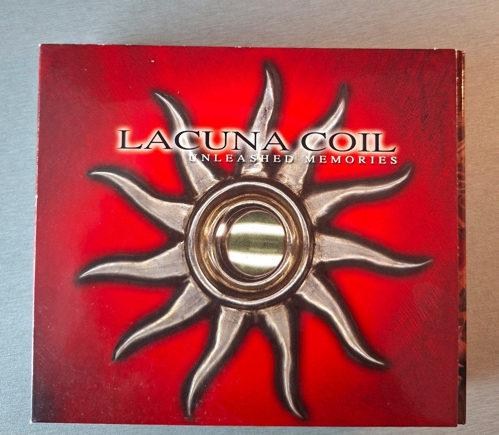 Cd. Lacuna Coil. Unleashed Memories (Digipack)., Cd's en Dvd's, Cd's | Hardrock en Metal, Ophalen of Verzenden