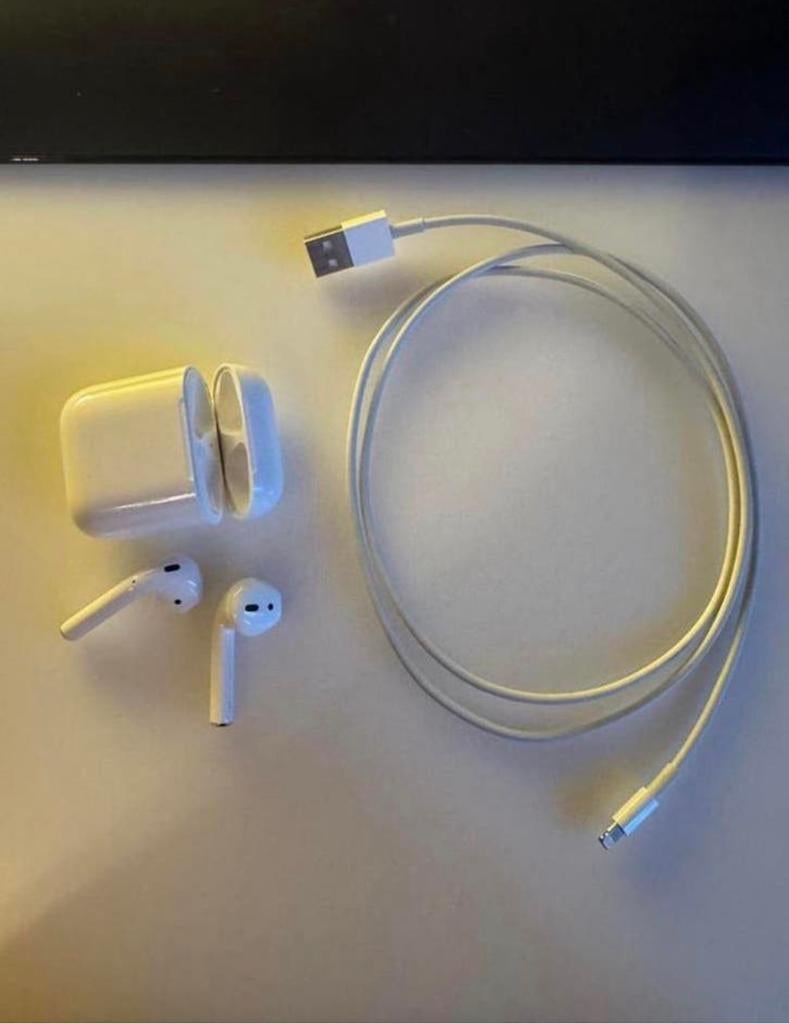 Apple Airpods, Telecommunicatie, Ophalen of Verzenden, Zo goed als nieuw, Apple