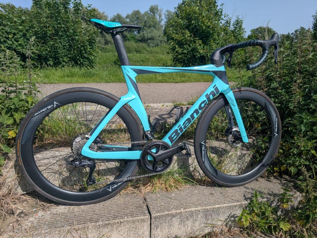 Bianchi oltre comp ultegra disc di2, Ophalen