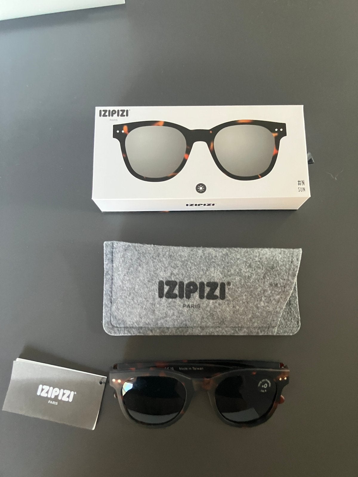 Zonnebril izipizi, Enlèvement ou Envoi, Neuf, Lunettes de soleil, Autres marques