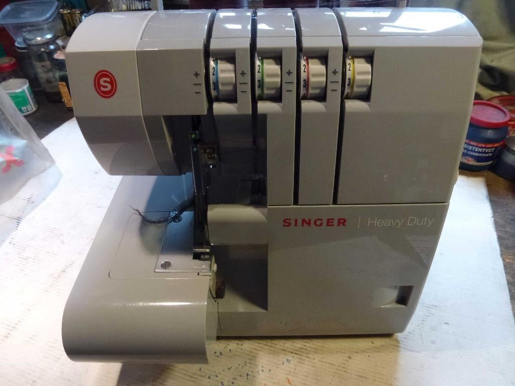 machine Surgeteuse  réputée SINGER 14HD584 Heavy Duty, Enlèvement ou Envoi, Neuf, Surjeteuse, Singer