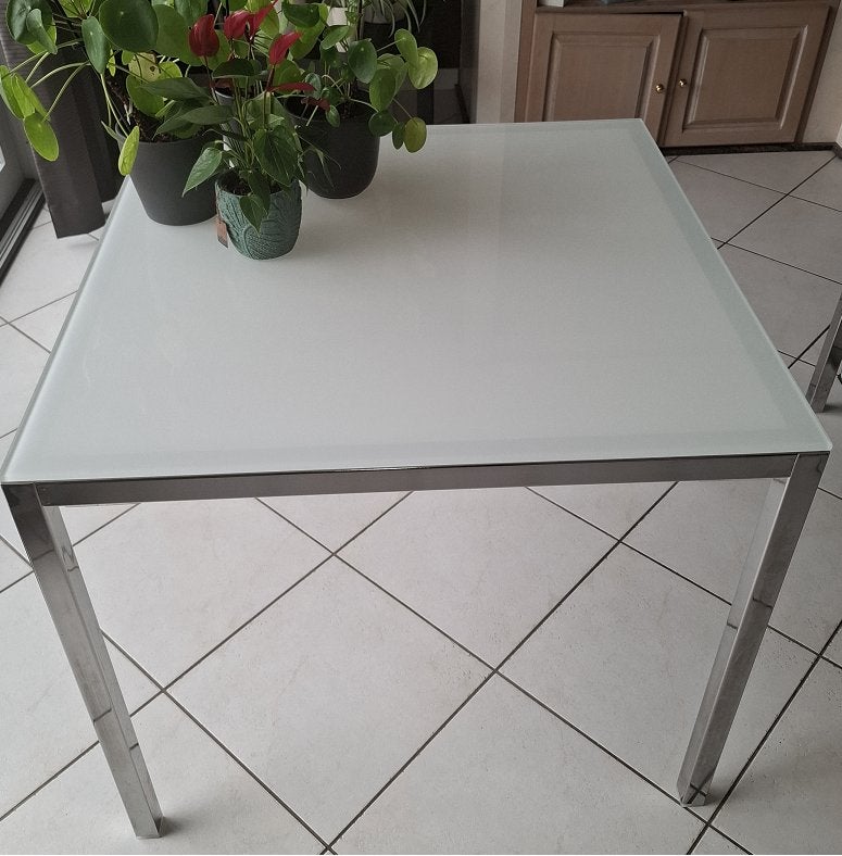 tafel metalen onderstel en tablet in wit glas, Huis en Inrichting, Ophalen, 50 tot 100 cm, Vierkant, 50 tot 100 cm