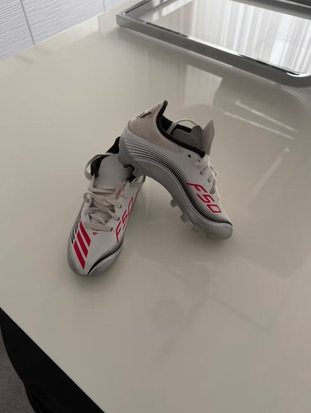 Adidas F50 (maat 28), Sport en Fitness, Ophalen, Zo goed als nieuw, Schoenen