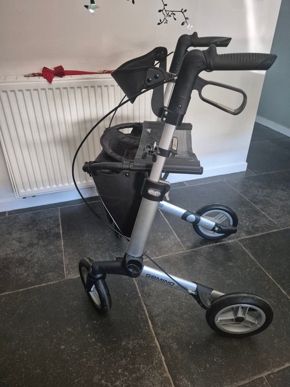 lichtgewicht rollator met tas  nieuwprijs 330euro, Diversen, Ophalen of Verzenden, Lichtgewicht