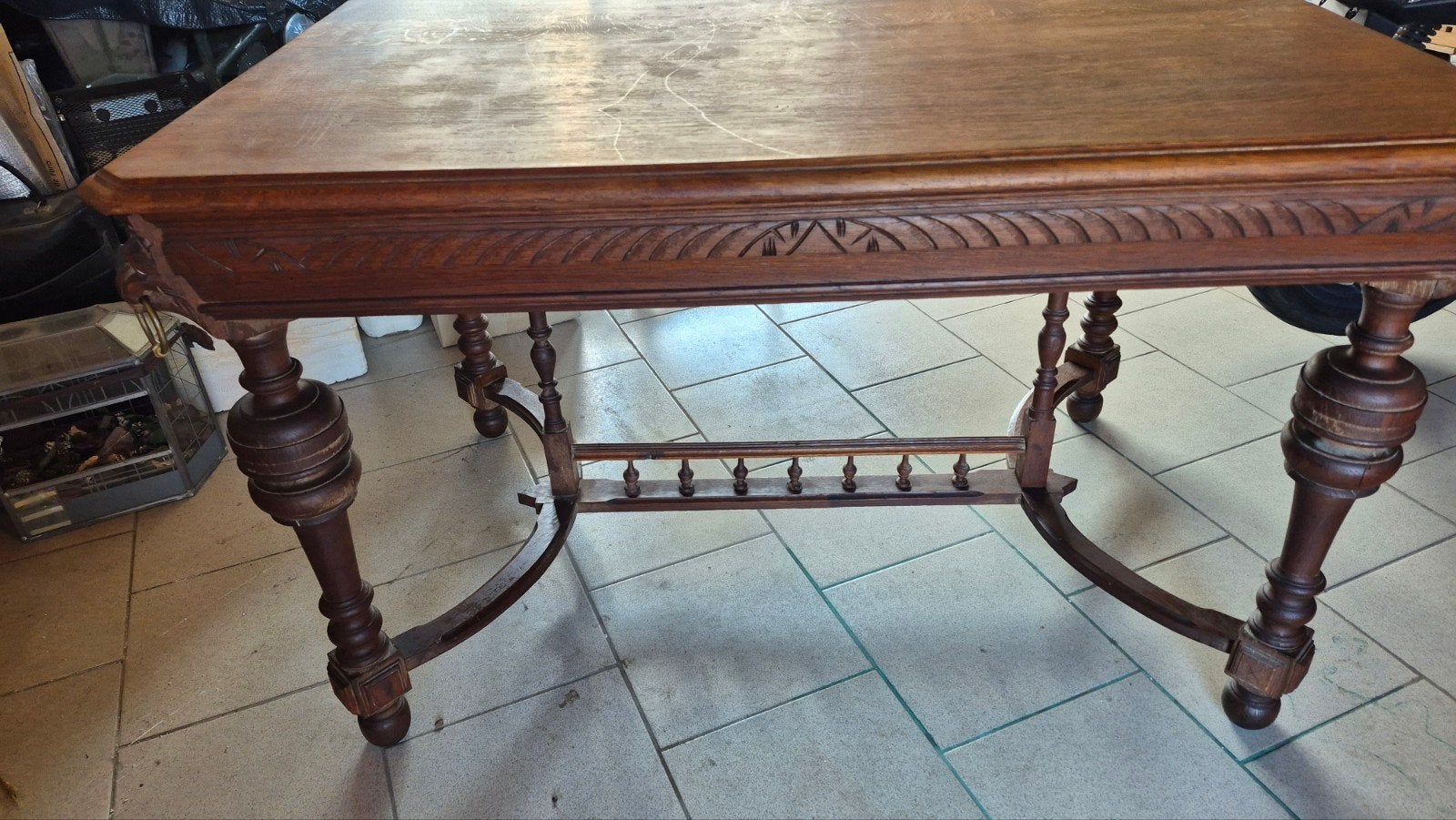 URGENT table tête de lion , 6 chaises, Enlèvement