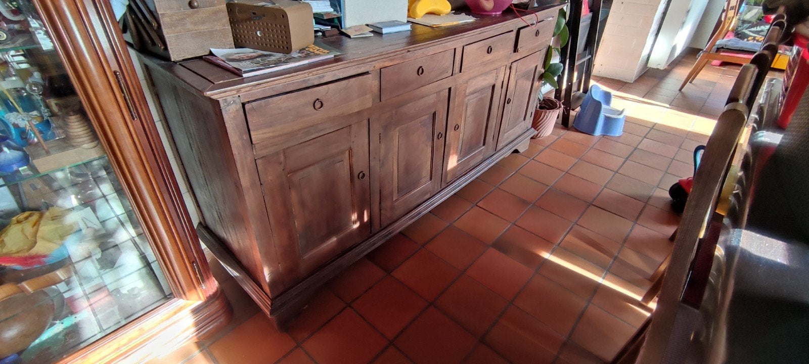 GRATIS Donkerbruine houten dressoir, Huis en Inrichting, Ophalen, Met lade(s), 150 tot 200 cm, 50 tot 75 cm