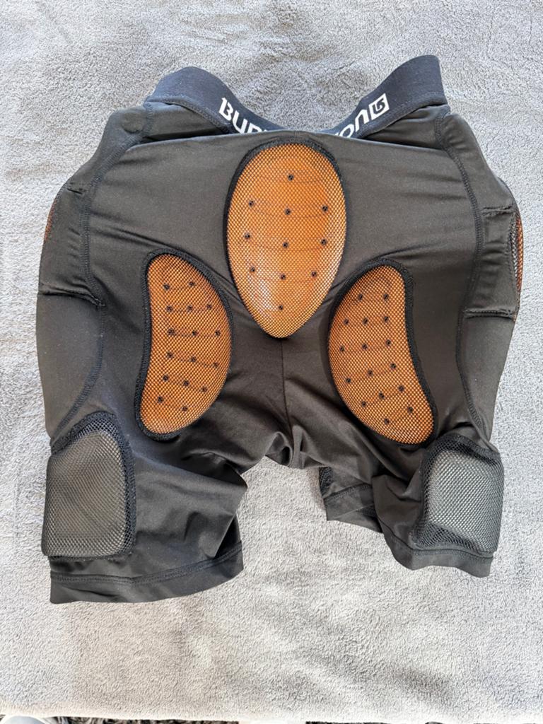 Burton short de protection et protèges poignets snowboard, Ophalen of Verzenden, Zo goed als nieuw