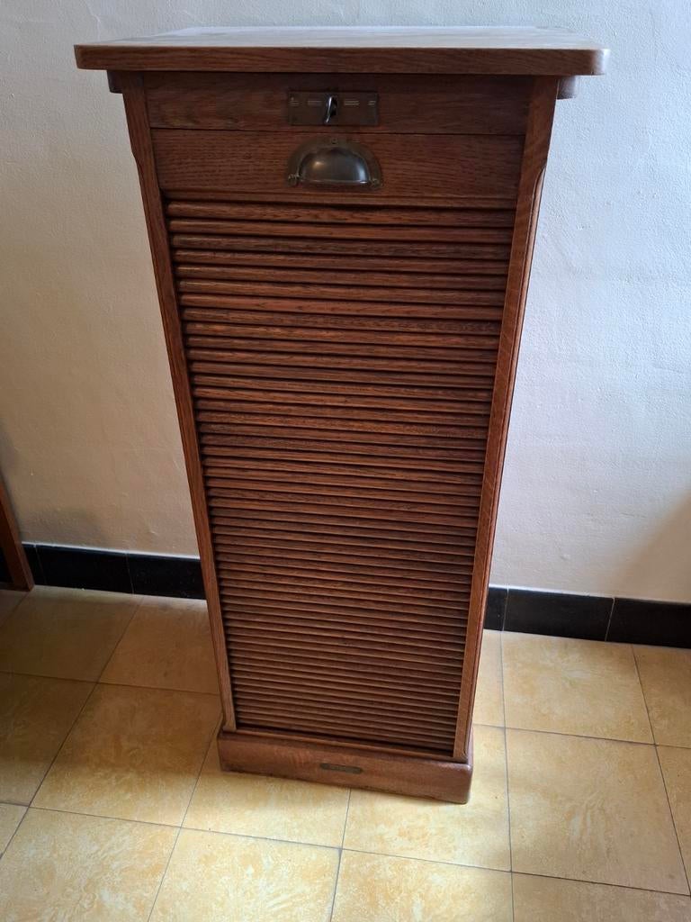 Ancienne armoire à porte déroulante en chêne