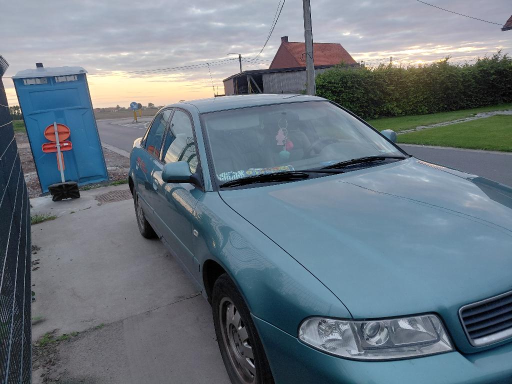 Audi A4 voor export, Auto's, Audi, Voorwielaandrijving, Beige, Overige kleuren, A4