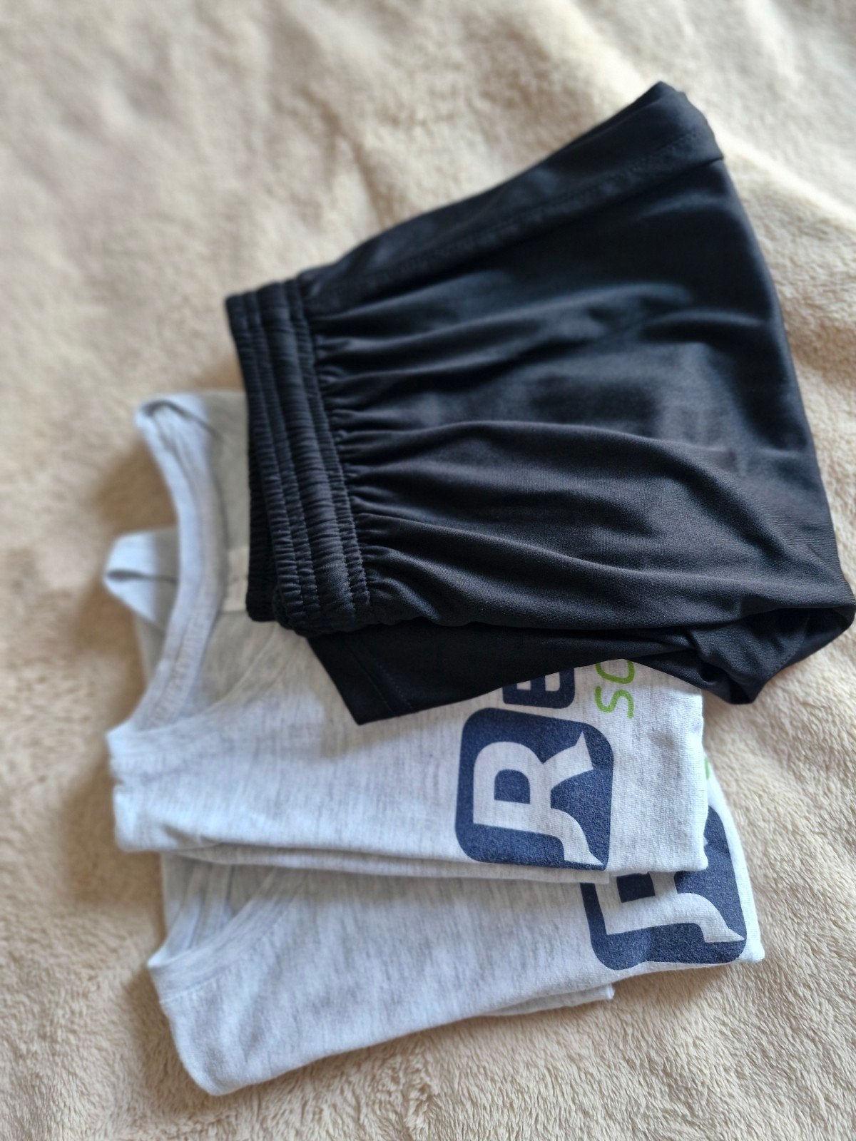 Short en 2x tshirt voor school Sivi Torhout, Sport en Fitness, Loopsport en Atletiek, Ophalen of Verzenden, Zo goed als nieuw