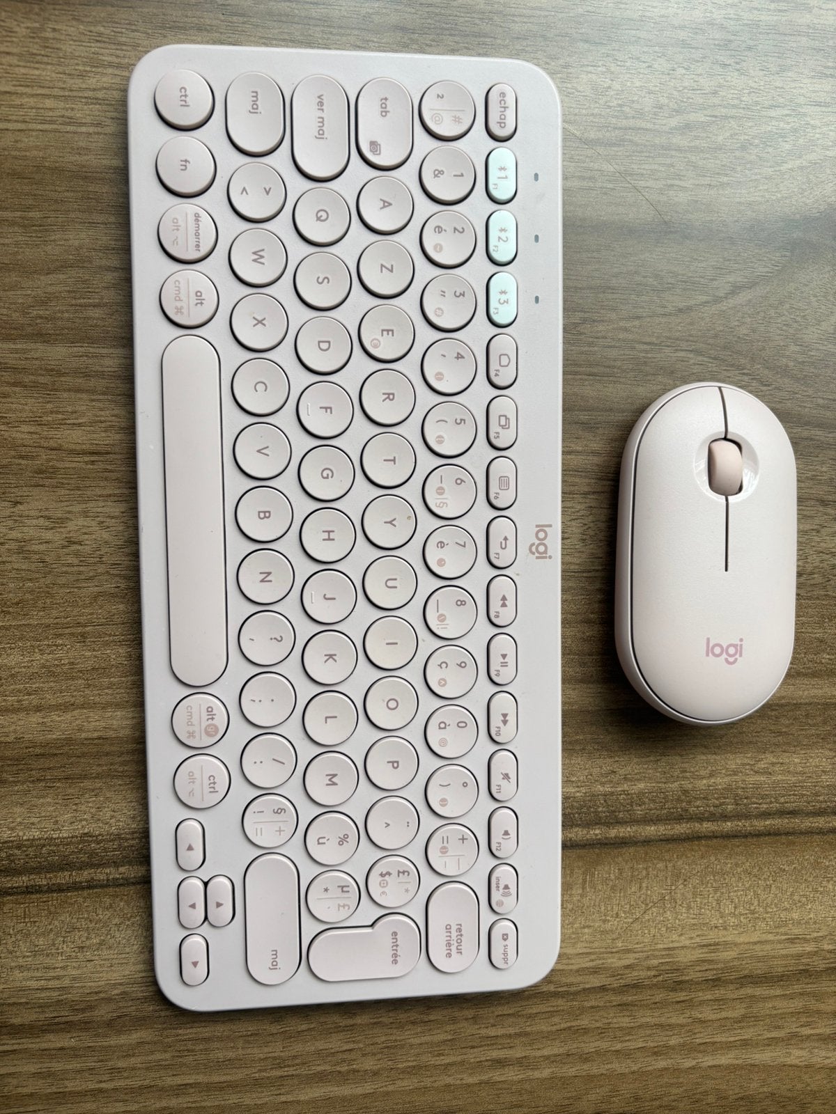 nieuwstaat Logi K380 bluetooth toetsenbord + Pebble muis, Computers en Software, Azerty, Ophalen of Verzenden, Zo goed als nieuw