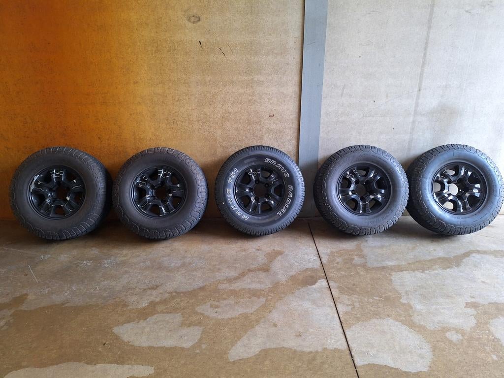 Set van 5 velgen met band Toyota Landcruiser zeer netjes, Auto-onderdelen, Ophalen, Band(en)