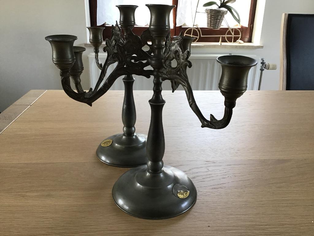 Chandeliers en étain pur, Enlèvement
