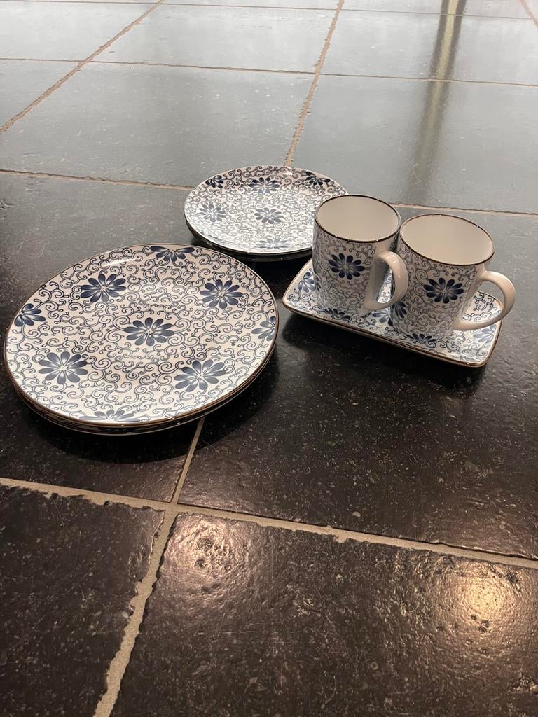 Servies: 2 tassen, 2 kleine borden, 2 grote borden., Ophalen, Nieuw