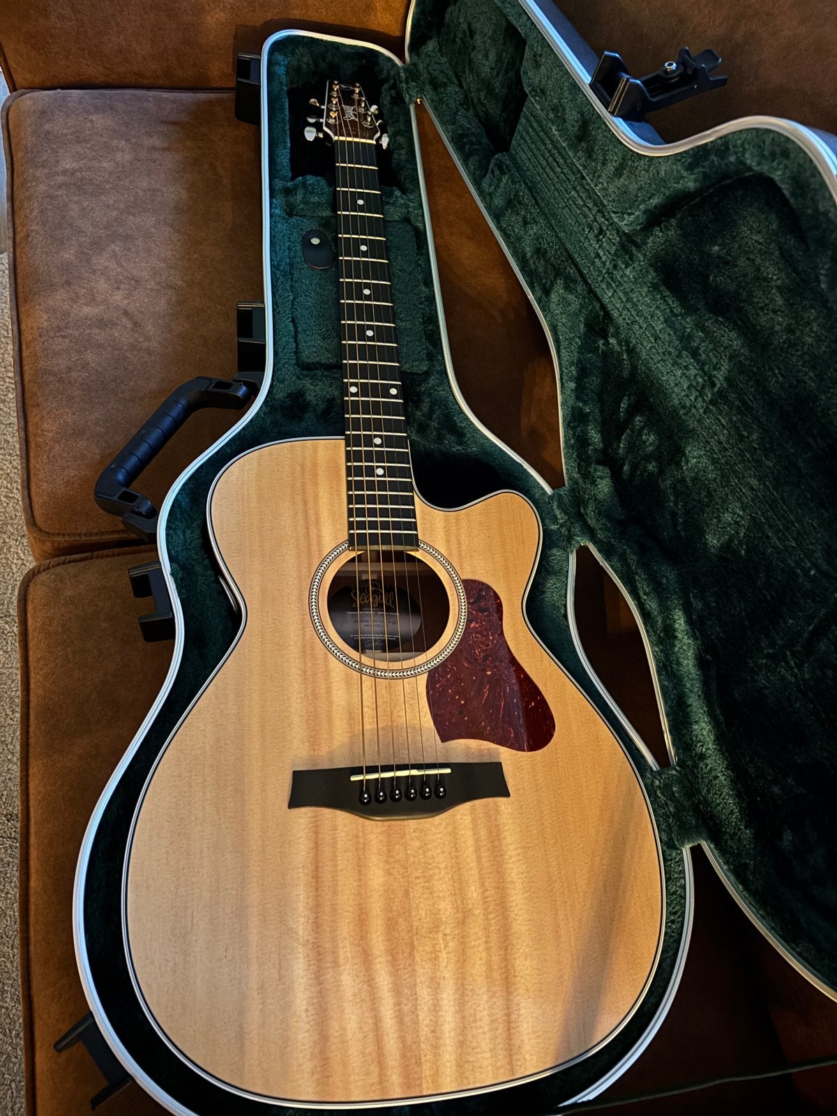 Seagull Maritime SWS Concert Hall gitaar met SKB koffer, Muziek en Instrumenten, Snaarinstrumenten | Gitaren | Akoestisch, Ophalen
