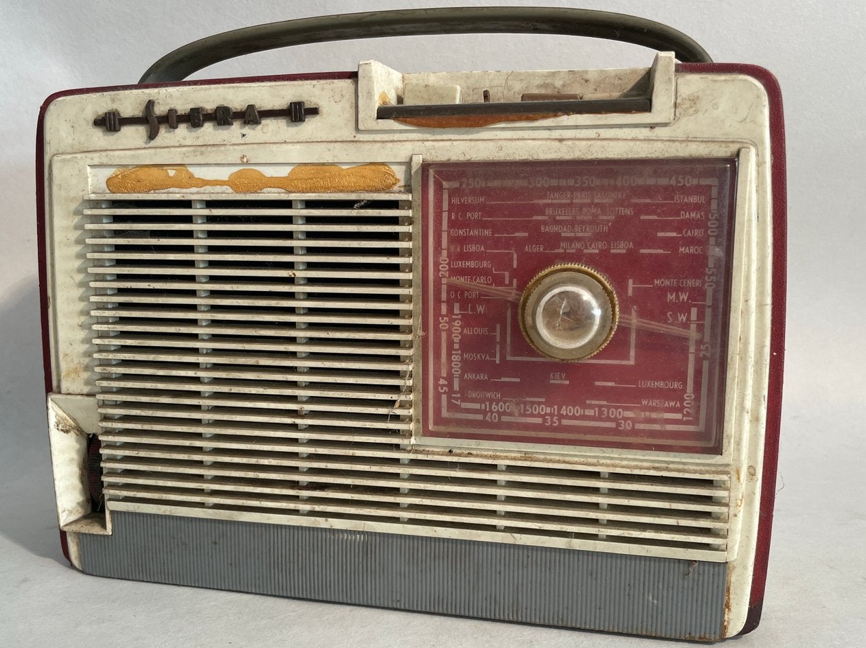 Vintage draagbare transistorradio Siera (jaren ‘60), Ophalen
