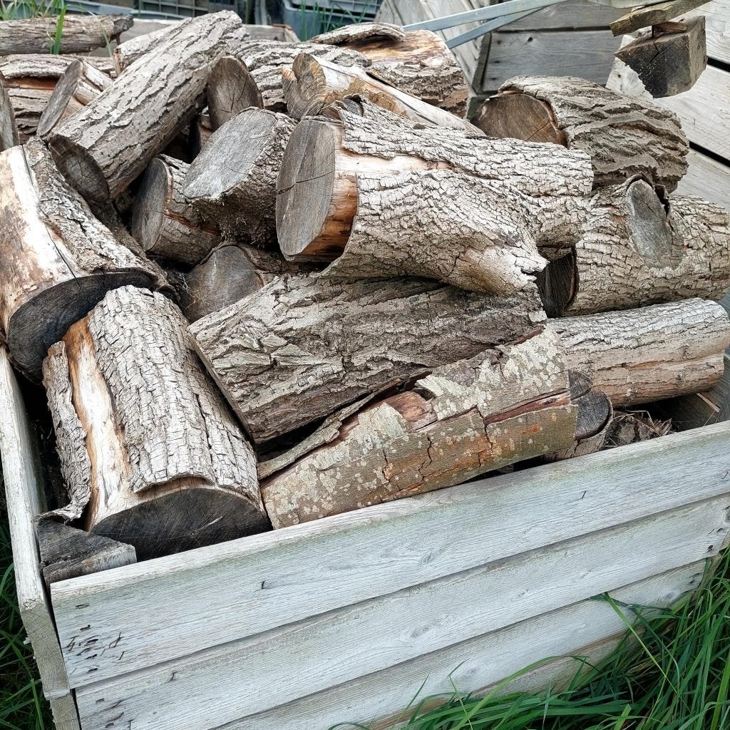 Droog brandhout mengeling in houten bak, Tuin en Terras, Ophalen, Blokken