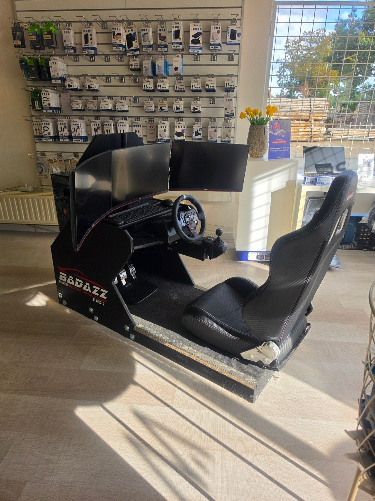 Race Simulator,3 schermen, gaming-pc,logitechstuur, Games en Spelcomputers, Ophalen, MSI, Zo goed als nieuw
