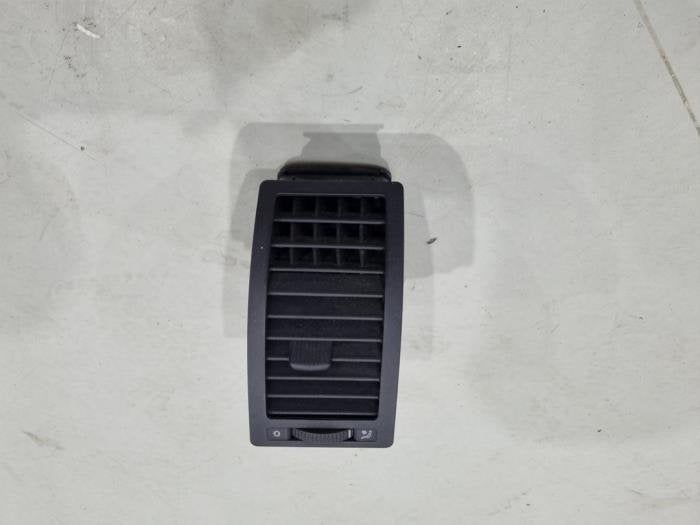 Grille aération tableau de bord d'un Volkswagen Polo, Autos : Pièces & Accessoires, Volkswagen, -, 3 mois de garantie, Utilisé