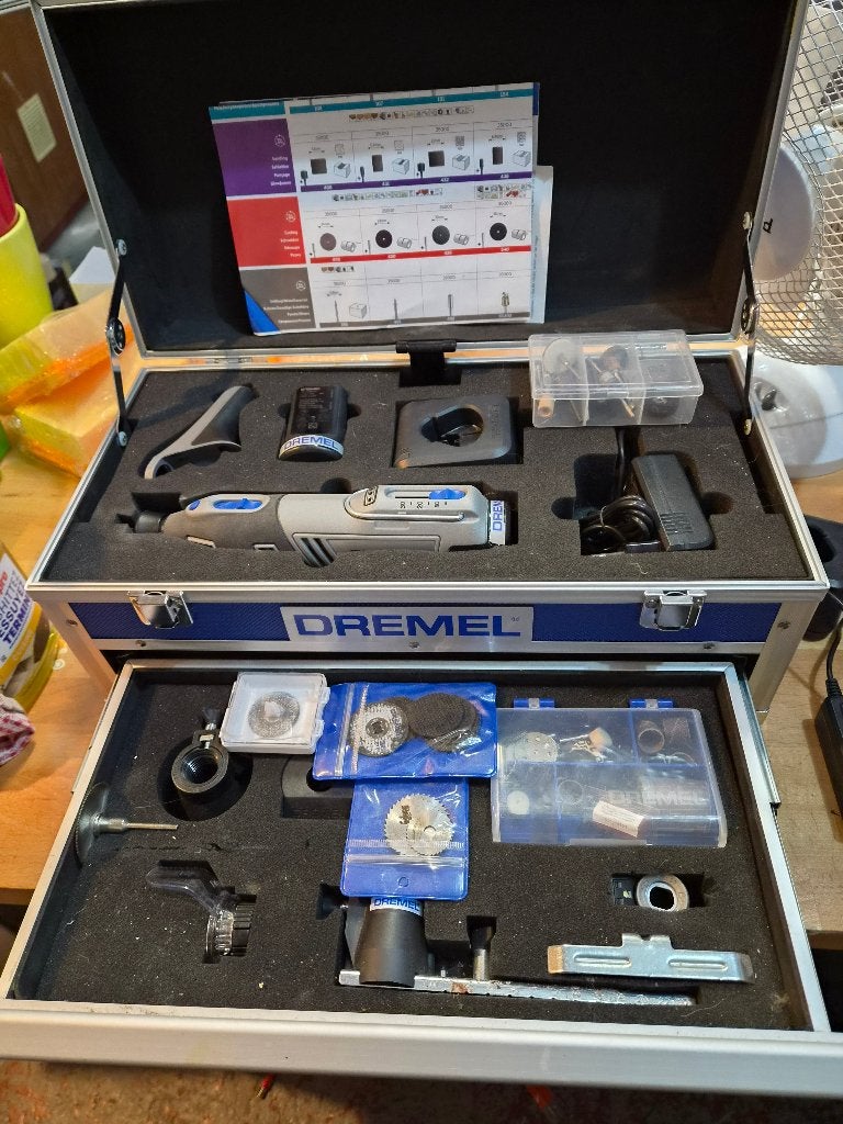 Dremel multifonction malette avec 2 batteries et 2 chargeurs, Enlèvement, Utilisé