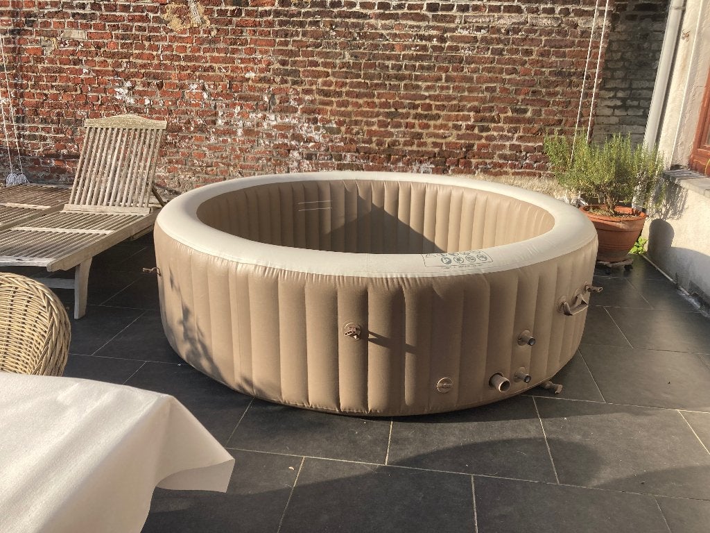 Jacuzzi INTEX 8 places, Tuin en Terras, Bubbelbaden en Hottubs, Ophalen, Zo goed als nieuw, Filter, Opblaasbaar