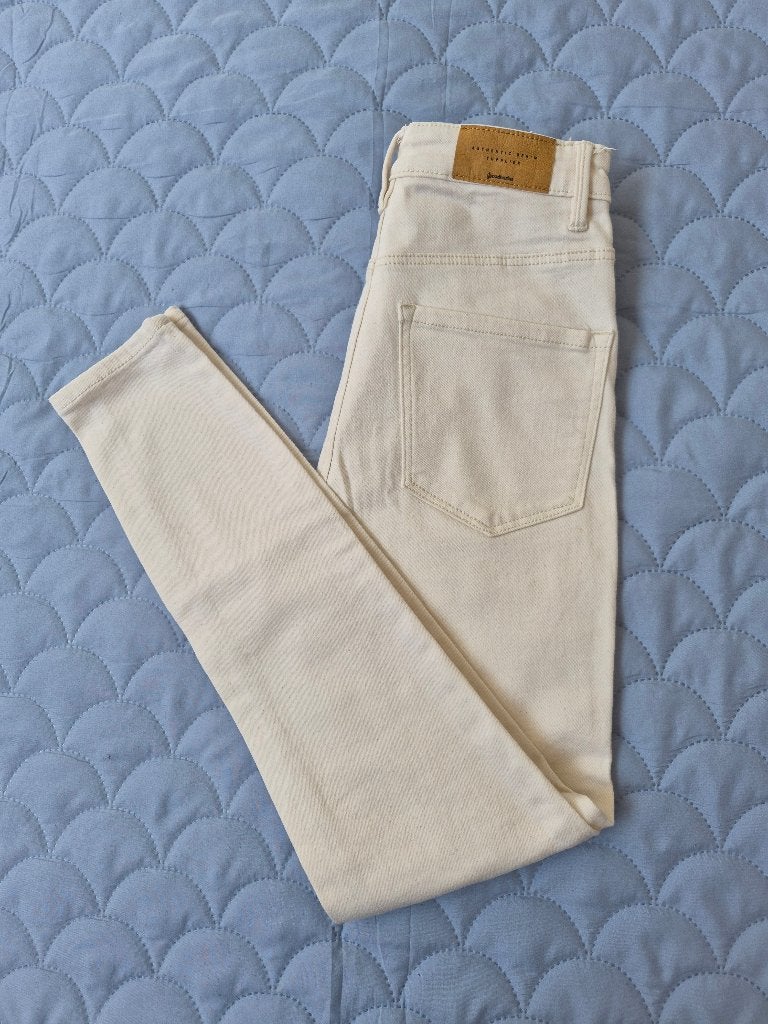 Jeans blanc cassé "Stradivarius", W28 - W29 (confection 36), Enlèvement ou Envoi, Comme neuf, STRADIVARIUS