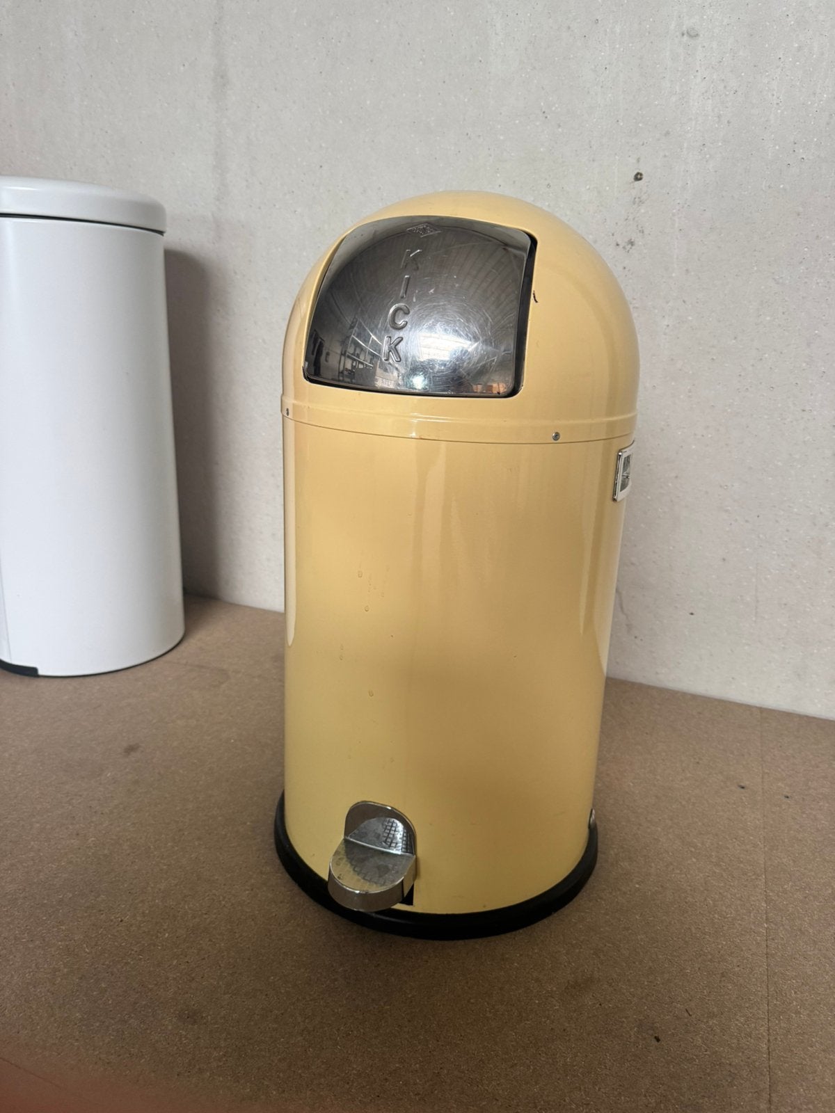 Wesco Kickboy 22 L, À pédale, Moins de 50 cm, 20 à 30 litres, Enlèvement