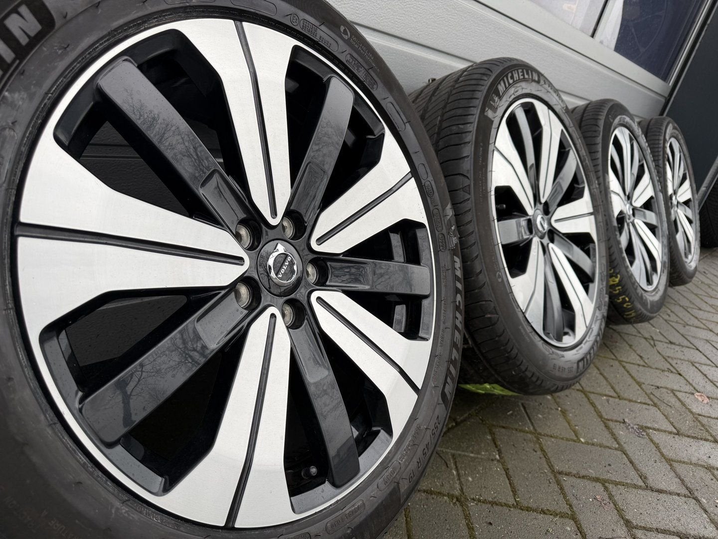 Orginele 19 inch Volvo XC40 EC40 EX40 C40 velgen zomerbanden, Auto-onderdelen, Banden en Velgen, 19 inch, Gebruikt, 255 mm, -