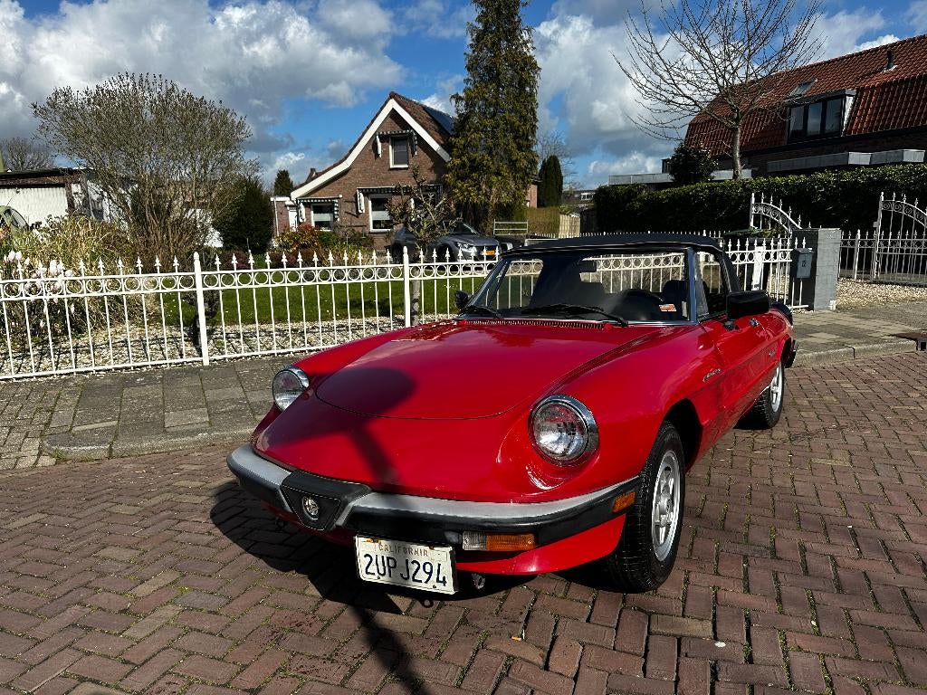 Alfa Romeo Spider 2.0, Autos, Alfa Romeo, Entreprise, Achat, Spider, Vitres électriques, Intérieur cuir, Jantes en alliage léger