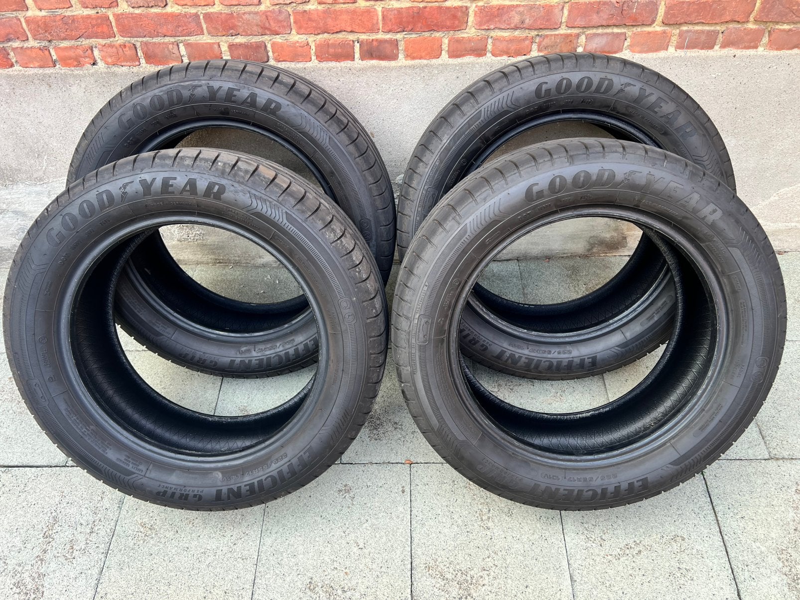 Performances d'adhérence efficaces Goodyear 225/55 R17 101V, Autos : Pièces & Accessoires, Pneus & Jantes, Pneus été, Enlèvement