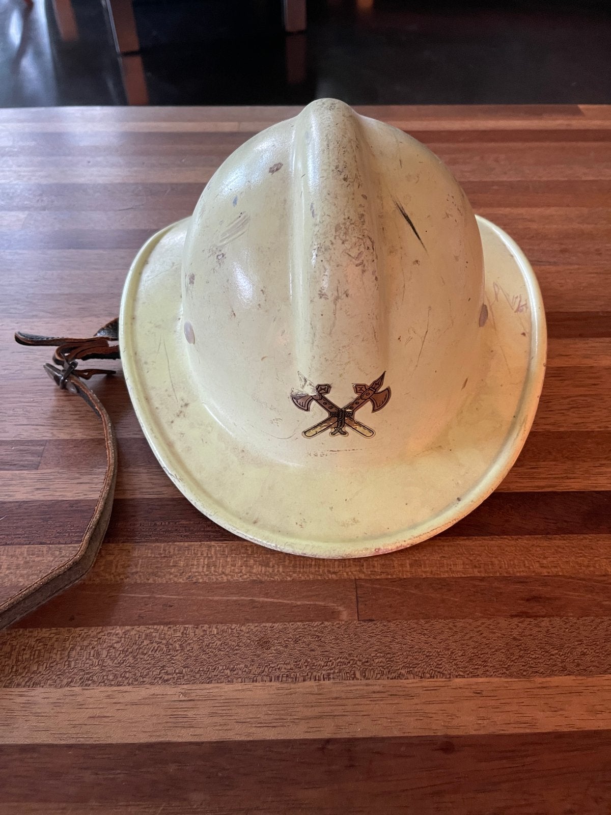 Fluorescerende, echte brandweerhelm, Ophalen