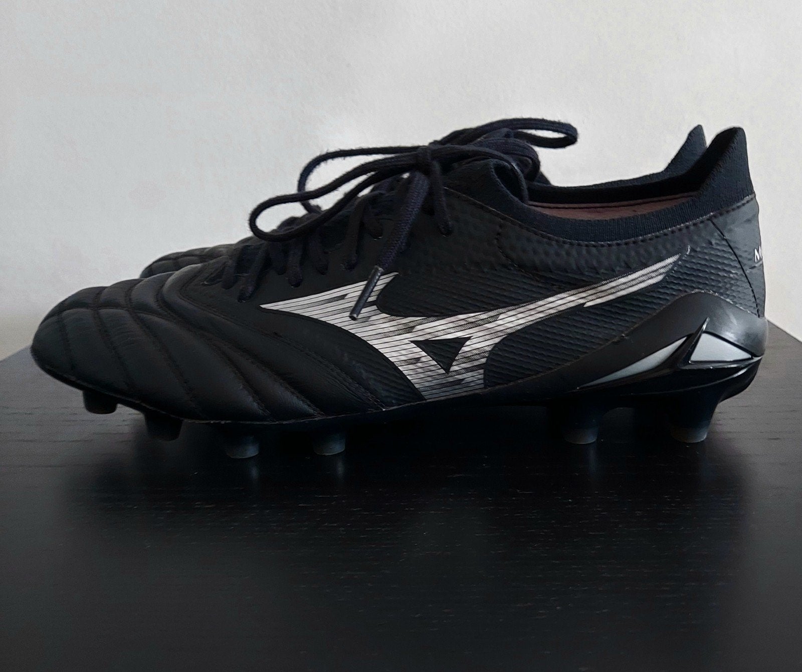 Mizuno Morelia Neo IV Elite Run On - Maat EUR 41, Sport en Fitness, Voetbal, Ophalen