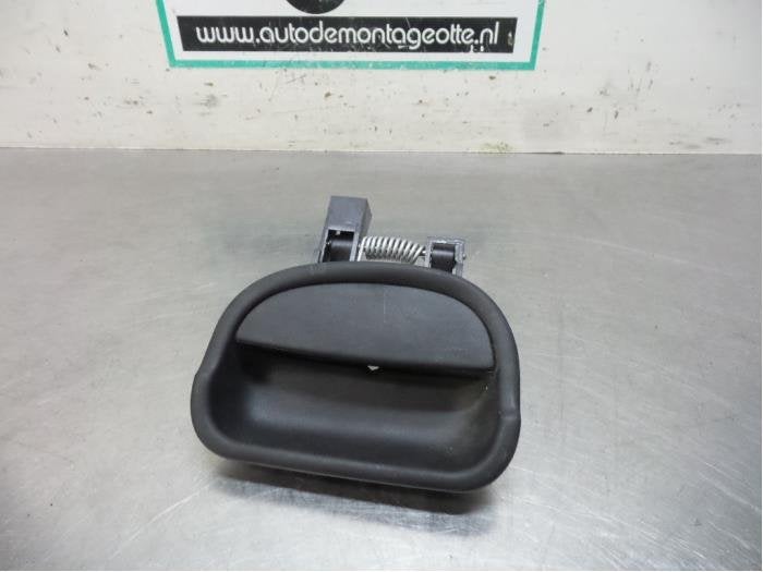 Poignée porte coulissante droite d'un Nissan Kubistar (Kubi, -, Utilisé, -, Nissan