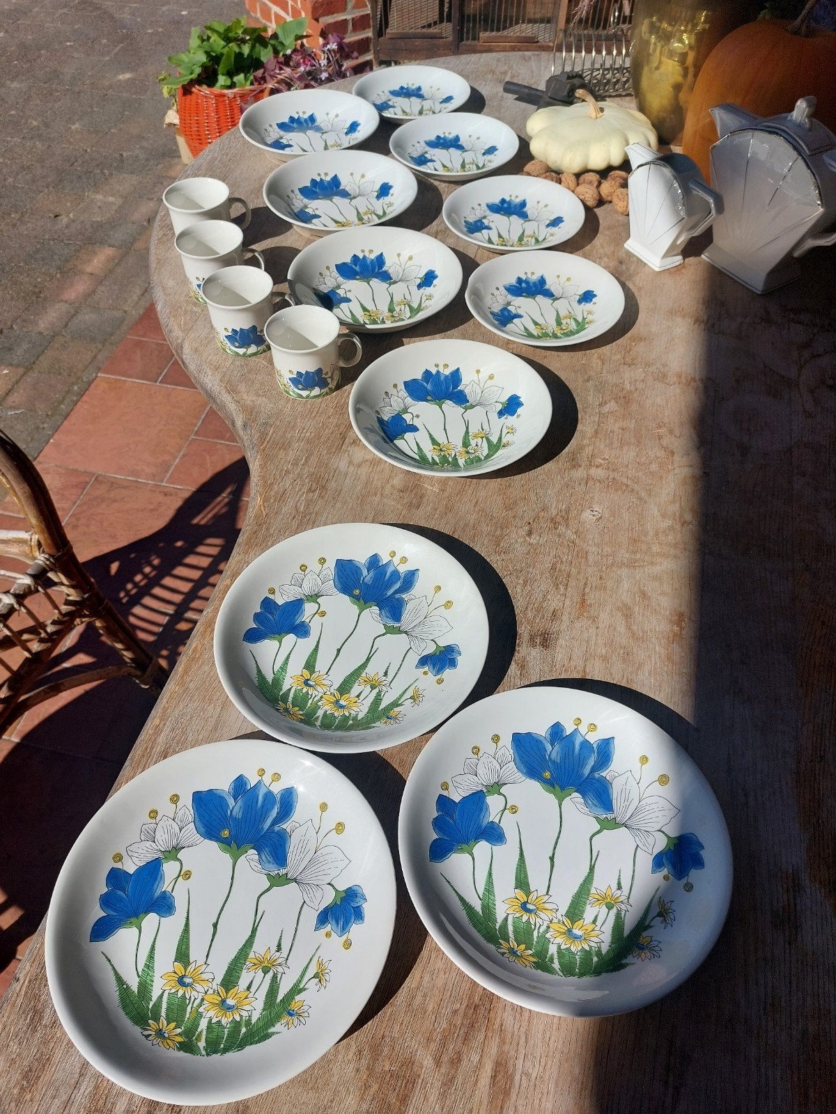 pontesa/jr 70/set borden en mokjes blauwe bloemen(15stuks), Antiek en Kunst, Ophalen of Verzenden