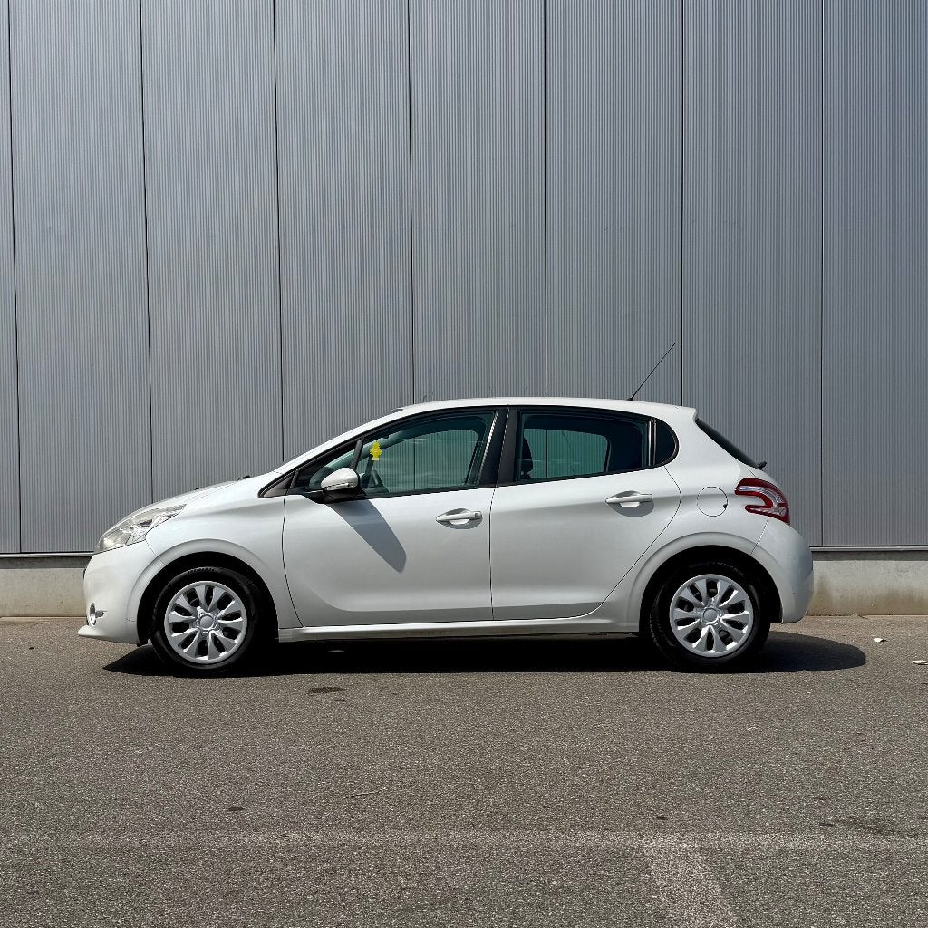 Peugeot 208 1.2 VTi Active, Auto's, Stof, Zwart, 1199 cc, Wit