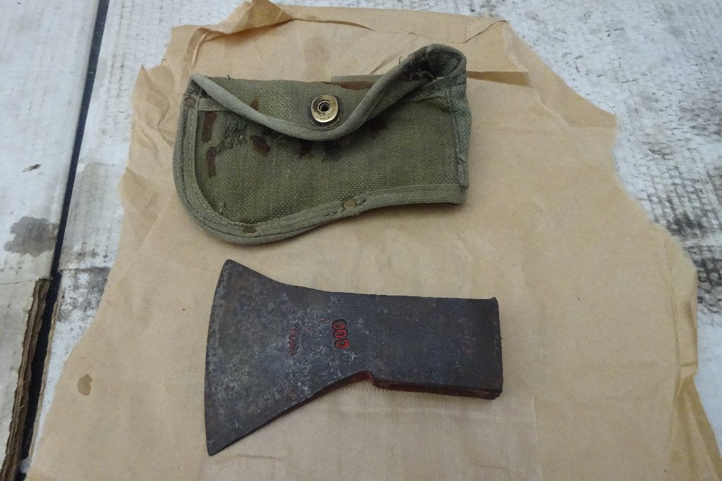 Petite hache Crown 600 avec étui sans manche, Collections, Enlèvement, Armée de terre, Couteau ou Poignard