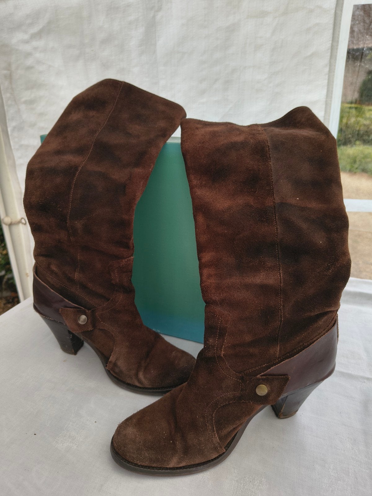 Donkerbruine hoge lange laarzen in nubuck leder, Ophalen, Hoge laarzen, Bruin, Gedragen