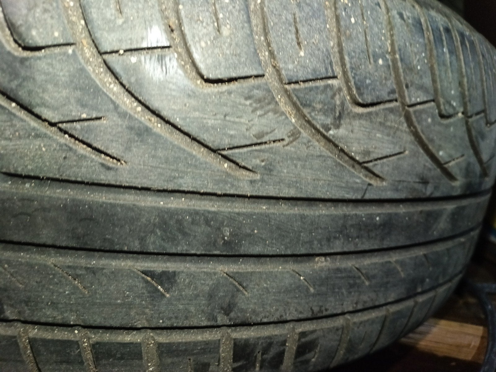 les pneus de voiture sont toujours bons pour de nombreux kil, 215 mm, 4 Saisons, Pneu(s), Enlèvement