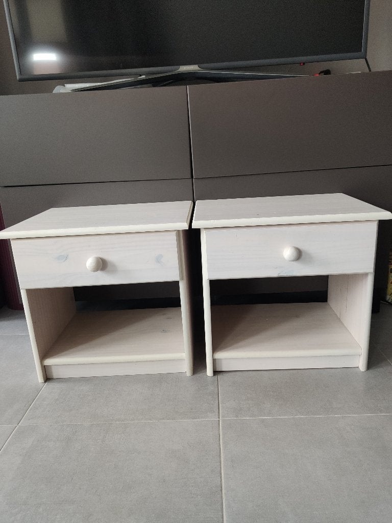 2 tables de chevet en bois blanc avec tiroir et étagère, Maison & Meubles, Chambre à coucher | Tables de chevet, Moins de 55 cm