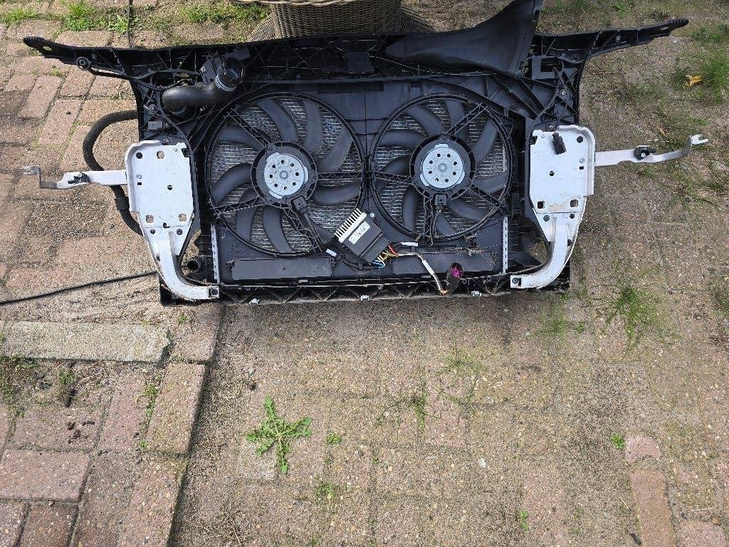 audi a4 b8 1,8  motor kap koeler pakket bumper, Gebruikt, Voor, Bumper, Audi