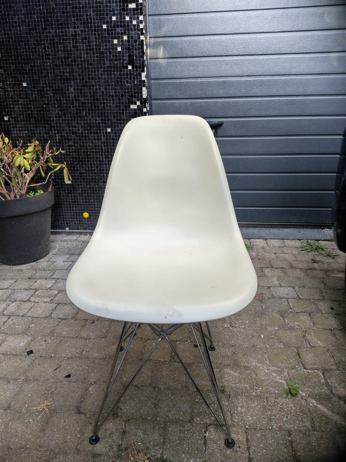 chaise Vitra Eames, Enlèvement, Chaise