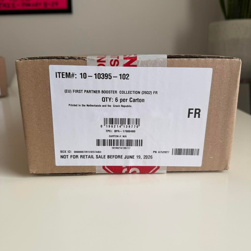 Pokémon TCG Case Premiers Partenaires Partie 2 ME3 ME4 FR, Ophalen of Verzenden, Nieuw, Overige typen, Foil