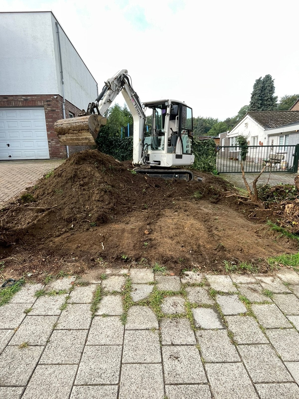 Minigraver /graafwerkzaamheden /minigraver met machinist!, Garantie, Tuinontwerp