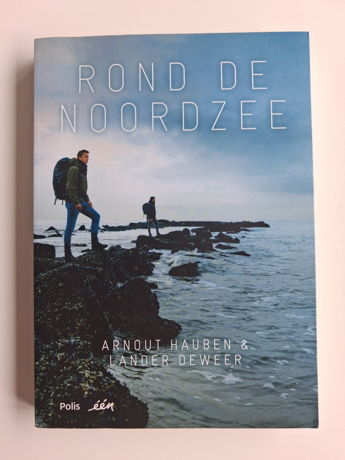 Rond de Noordzee, Enlèvement ou Envoi, Lander Deweer; Arnout Hauben