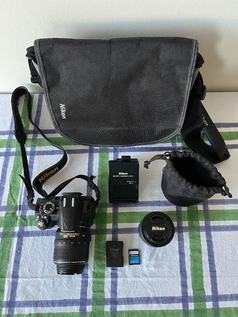 Nikon D3100 + 2 objectifs + accessoires – Très bon état, Enlèvement, Reconditionné, Reflex miroir, Nikon